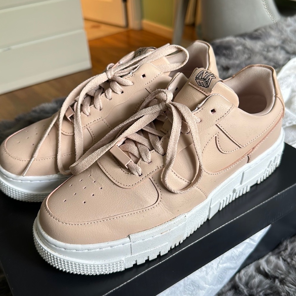 WMNS AIR FORCE 1 Pixel
